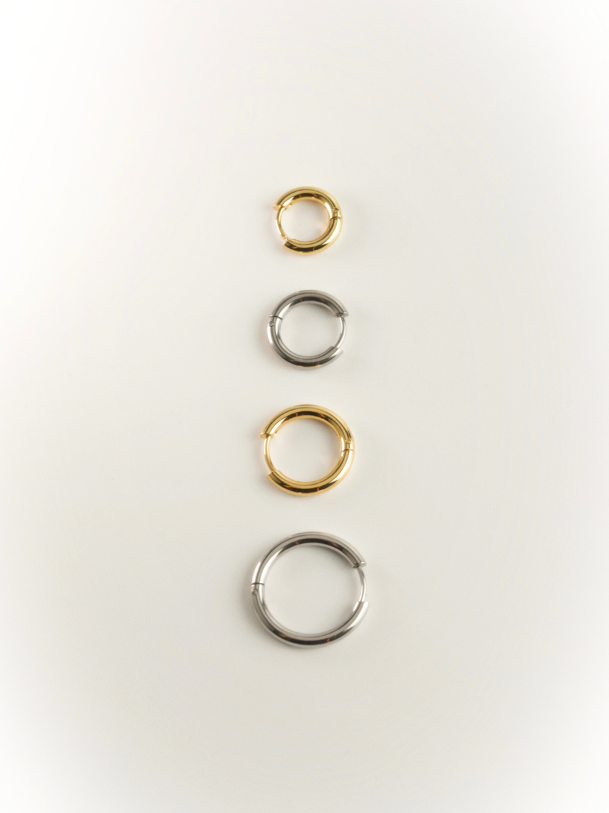 Faris 2.5mm Essential Huggie Hoops - Image 2